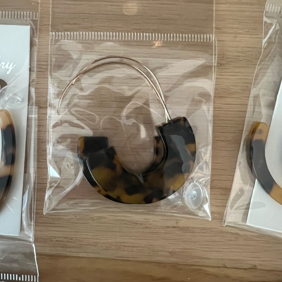 Assorted Tortoise Shell fashion earrings - Picture 4 of 7